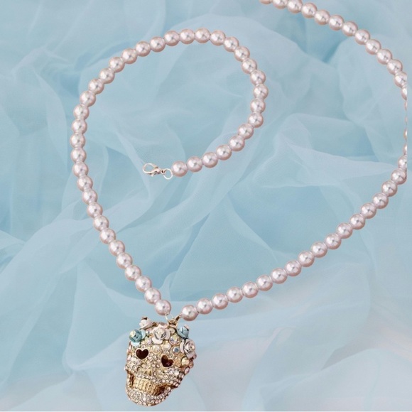 No Brand Jewelry - Bejeweled Skull Pearl Necklace 24” Blue Rose Iridescent Rhinestones 3” Extension